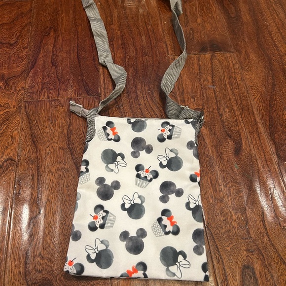 Disney loungefly crossbody  Bag with Mickey Mouse Print - Gray - Picture 3 of 4